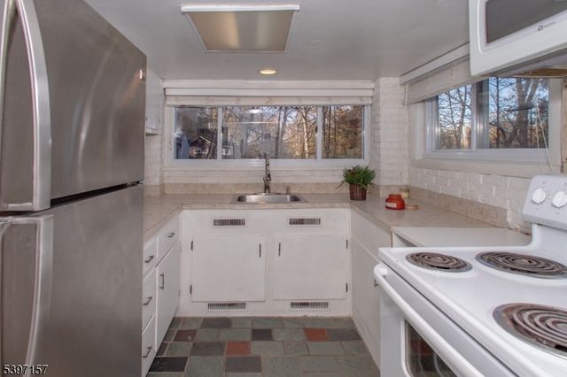 18 Decker Pond Rd, Vernon Twp., NJ 07461