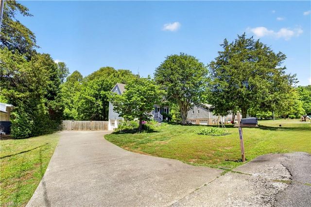 6595 Jonathan Street, Pfafftown, NC 27040