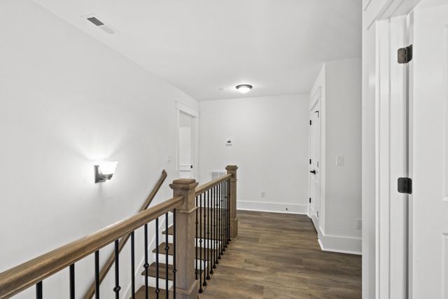 910 Steele Rd, Charlotte, TN 37036