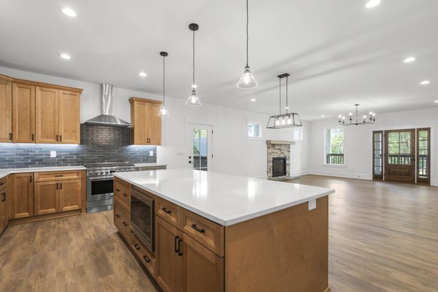 910 Steele Rd, Charlotte, TN 37036