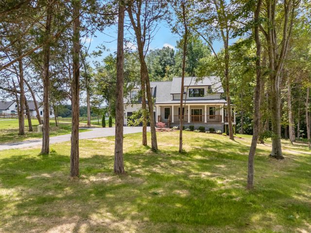 910 Steele Rd, Charlotte, TN 37036