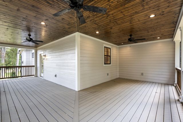 910 Steele Rd, Charlotte, TN 37036