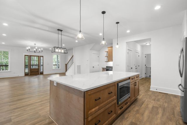 910 Steele Rd, Charlotte, TN 37036