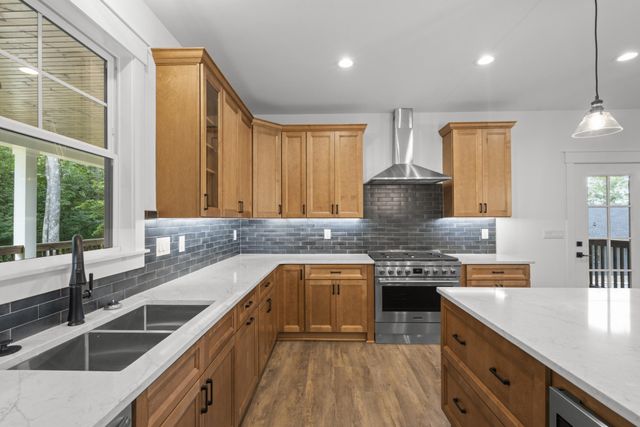 910 Steele Rd, Charlotte, TN 37036