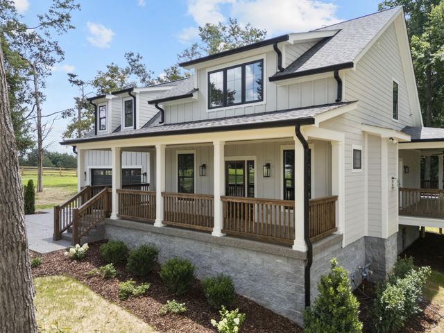 910 Steele Rd, Charlotte, TN 37036