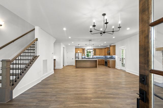 910 Steele Rd, Charlotte, TN 37036