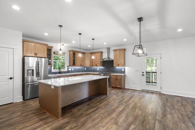 910 Steele Rd, Charlotte, TN 37036