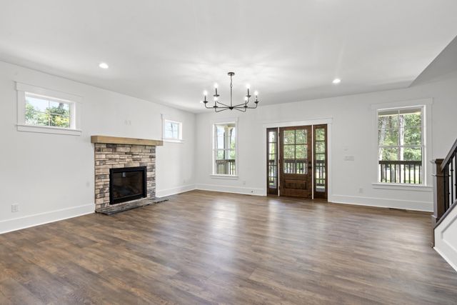 910 Steele Rd, Charlotte, TN 37036