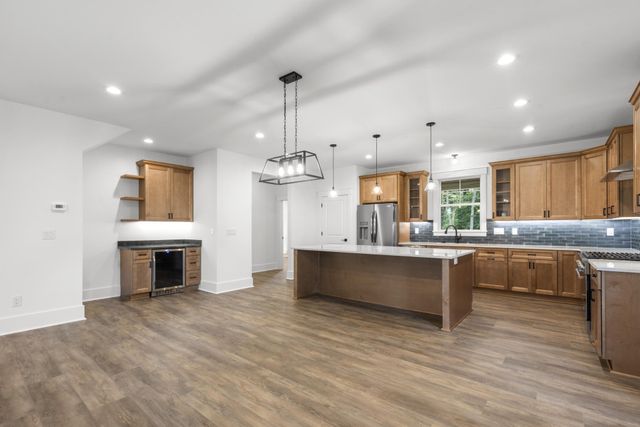 910 Steele Rd, Charlotte, TN 37036