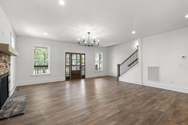 910 Steele Rd, Charlotte, TN 37036