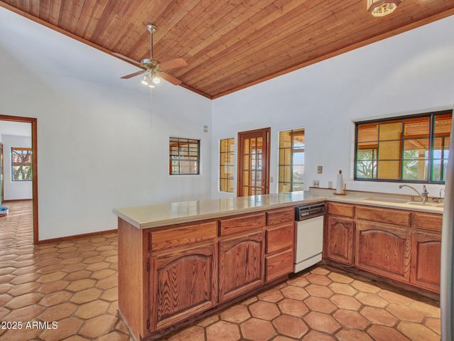 7143 E HIGHLAND Road, Cave Creek, AZ 85331