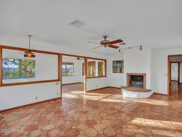 7143 E HIGHLAND Road, Cave Creek, AZ 85331