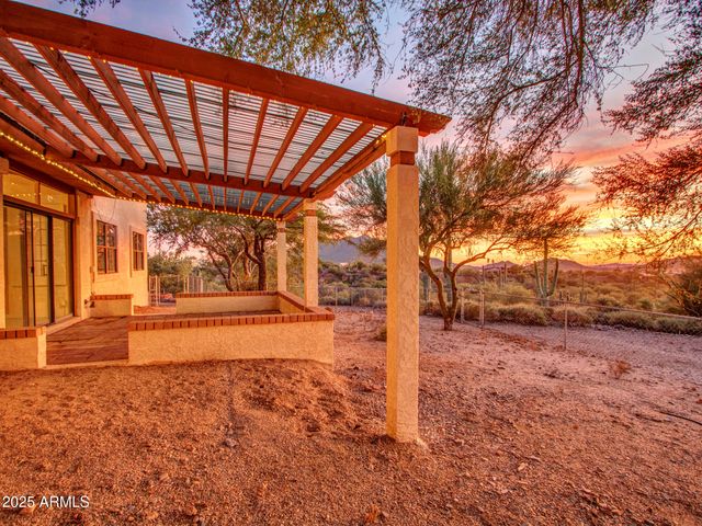 7143 E HIGHLAND Road, Cave Creek, AZ 85331