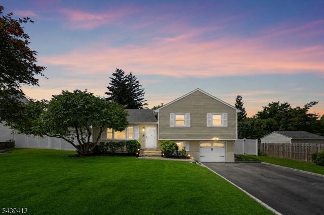 13 Cedar St, East Hanover Twp., NJ 07936