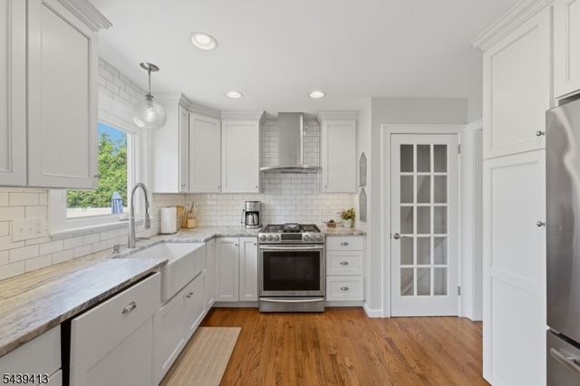 13 Cedar St, East Hanover Twp., NJ 07936