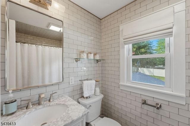 13 Cedar St, East Hanover Twp., NJ 07936