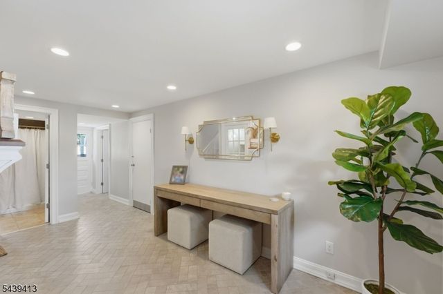 13 Cedar St, East Hanover Twp., NJ 07936