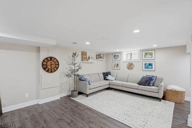 13 Cedar St, East Hanover Twp., NJ 07936