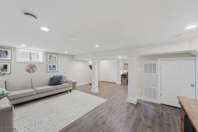 13 Cedar St, East Hanover Twp., NJ 07936