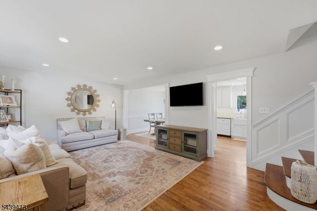 13 Cedar St, East Hanover Twp., NJ 07936