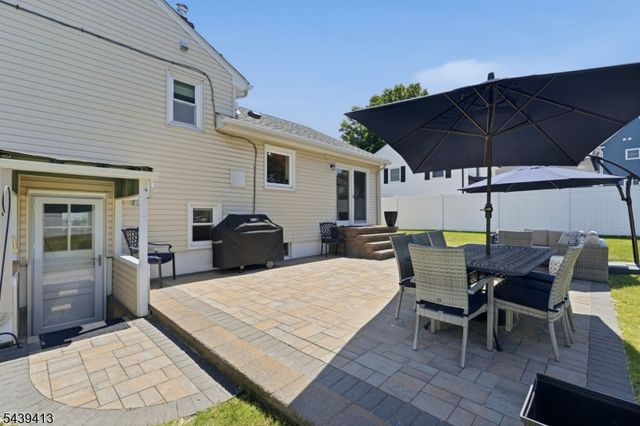 13 Cedar St, East Hanover Twp., NJ 07936