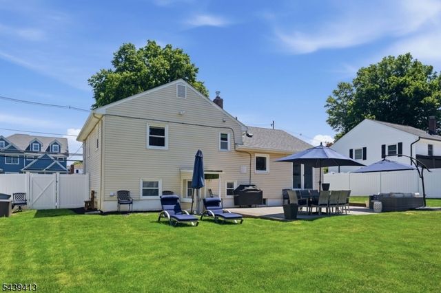 13 Cedar St, East Hanover Twp., NJ 07936