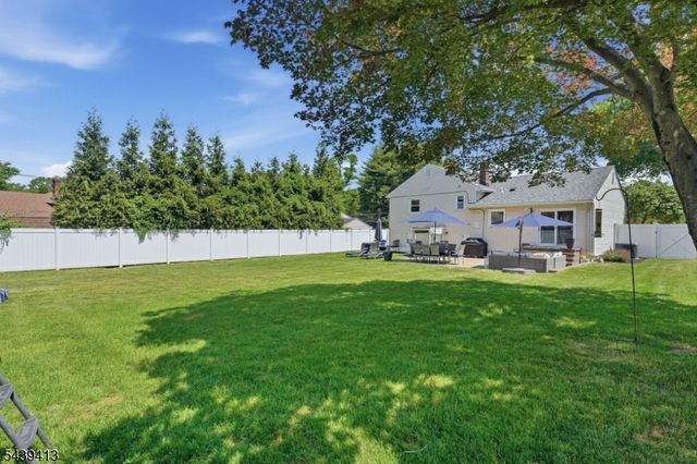 13 Cedar St, East Hanover Twp., NJ 07936