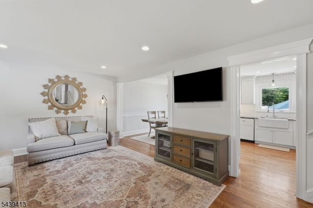13 Cedar St, East Hanover Twp., NJ 07936