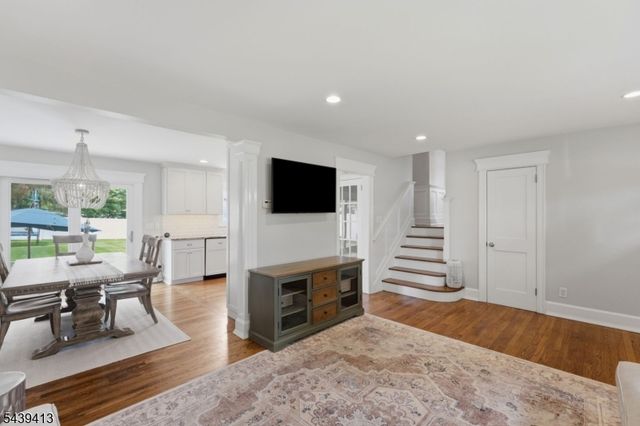 13 Cedar St, East Hanover Twp., NJ 07936