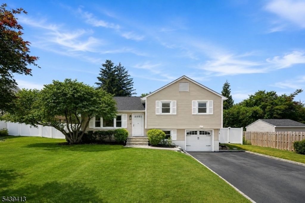 13 Cedar St, East Hanover Twp., NJ 07936