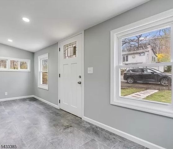 93 Minnisink Rd, Jefferson Twp., NJ 07849