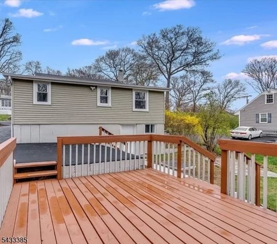 93 Minnisink Rd, Jefferson Twp., NJ 07849
