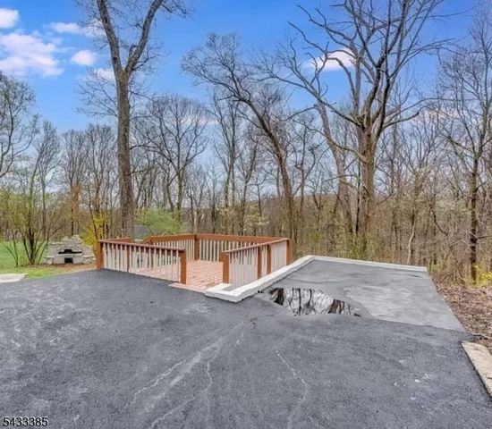 93 Minnisink Rd, Jefferson Twp., NJ 07849
