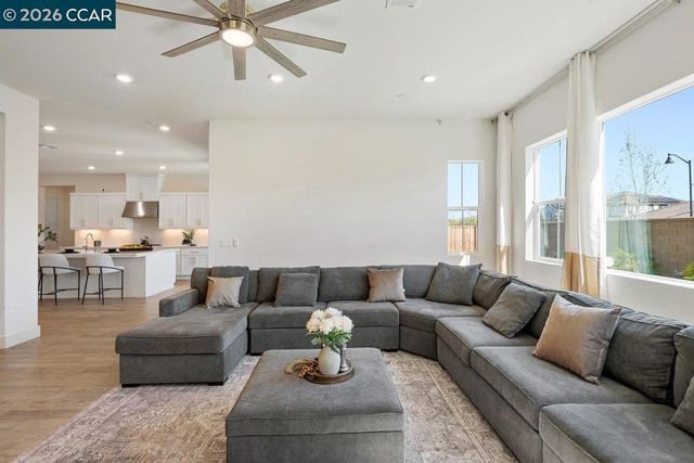 3096 Leeds Ln, Tracy, CA 95377