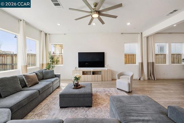 3096 Leeds Ln, Tracy, CA 95377