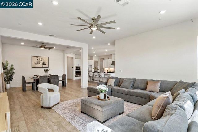 3096 Leeds Ln, Tracy, CA 95377