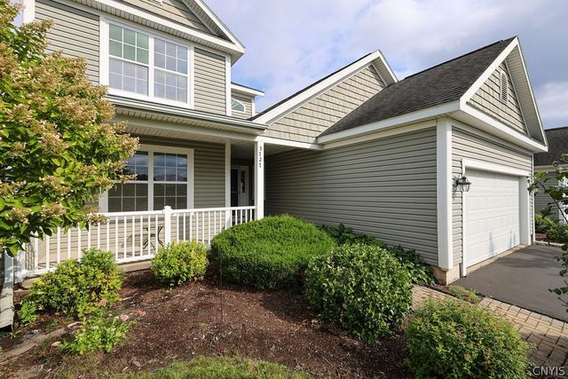 3727 Pegasus Circle, Camillus, NY 13209