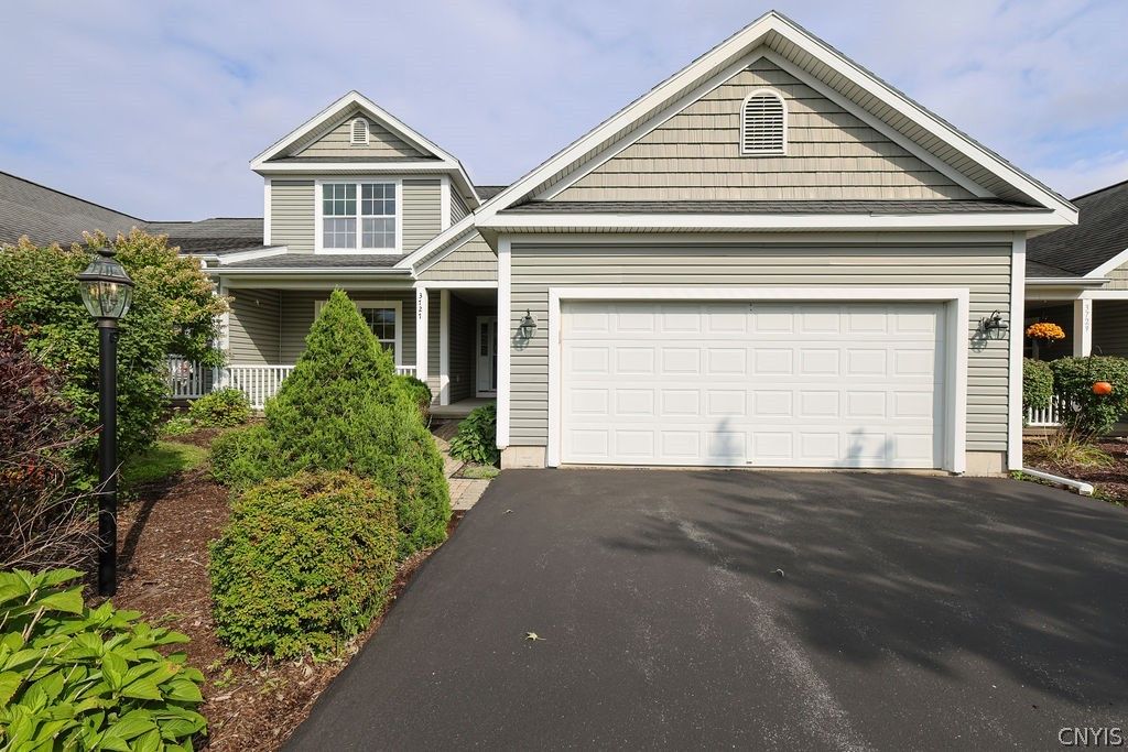 3727 Pegasus Circle, Camillus, NY 13209
