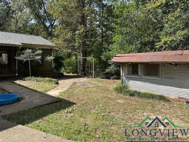 260 Hargis Dr., New London, TX 75682