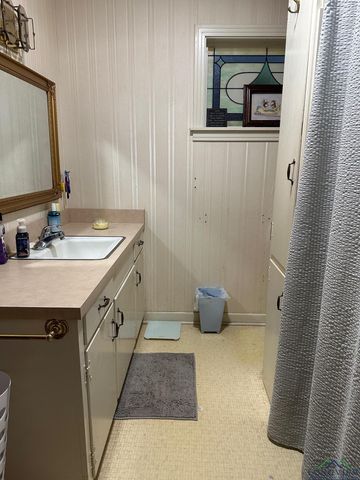 260 Hargis Dr., New London, TX 75682