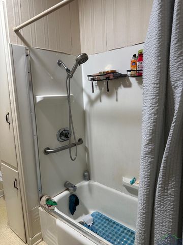 260 Hargis Dr., New London, TX 75682