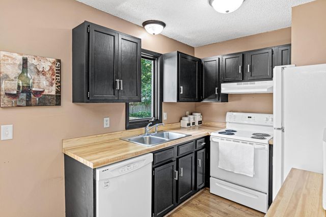 14137 Carmody Drive, Eden Prairie, MN 55347