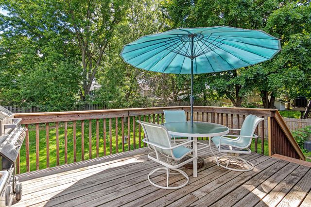 14137 Carmody Drive, Eden Prairie, MN 55347