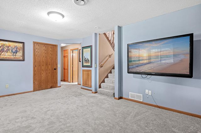 14137 Carmody Drive, Eden Prairie, MN 55347