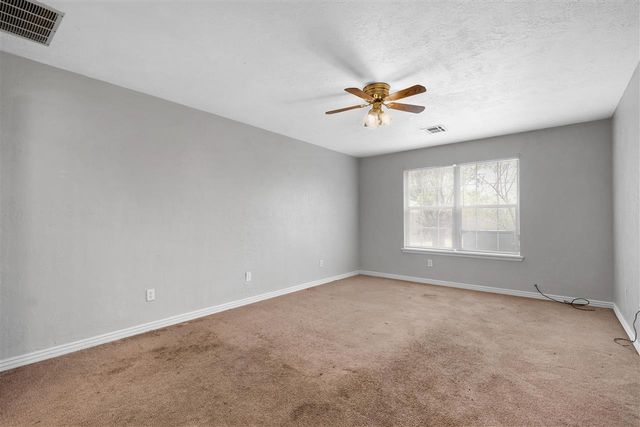 5 NW Pleasant View Rdg, Lawton, OK 73505
