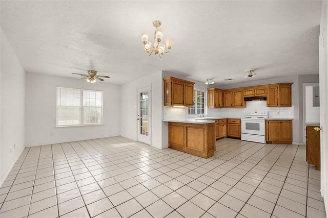 5 NW Pleasant View Rdg, Lawton, OK 73505
