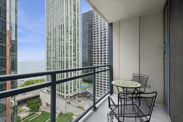 201 N Westshore Drive 2006, Chicago, IL 60601