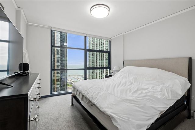 201 N Westshore Drive 2006, Chicago, IL 60601