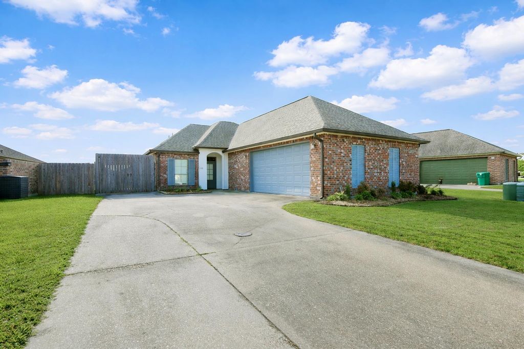 123 Lake Maclaine Avenue, Thibodaux, LA 70301