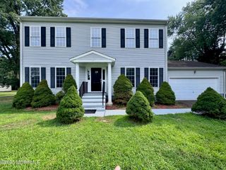 39 Lasatta Avenue, Englishtown, NJ 07726
